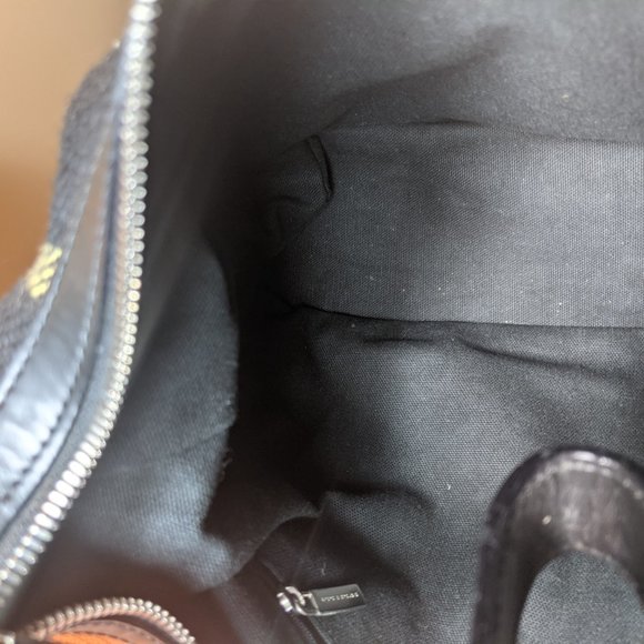 Auth Burberry Wool Hobo bag (would trade for a pink & beige straps Burberry bag) - Picture 15 of 15